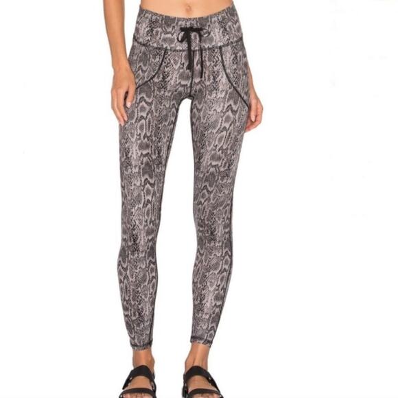 NWT Body Language Python Print Athletic Leggings Size Small - Picture 2 of 12